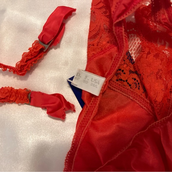 La Perla Vintage Fiery Red Lace Bra Set four pieces . - Picture 12 of 14